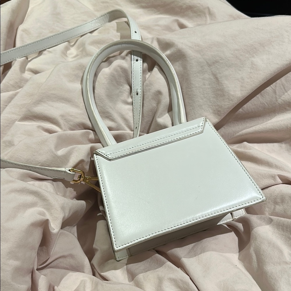 Jacquemus White Mini Bag with Sleek Design - Picture 2 of 4